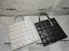 Picture of Issey Miyake Handbags _SKUfw164635525fw